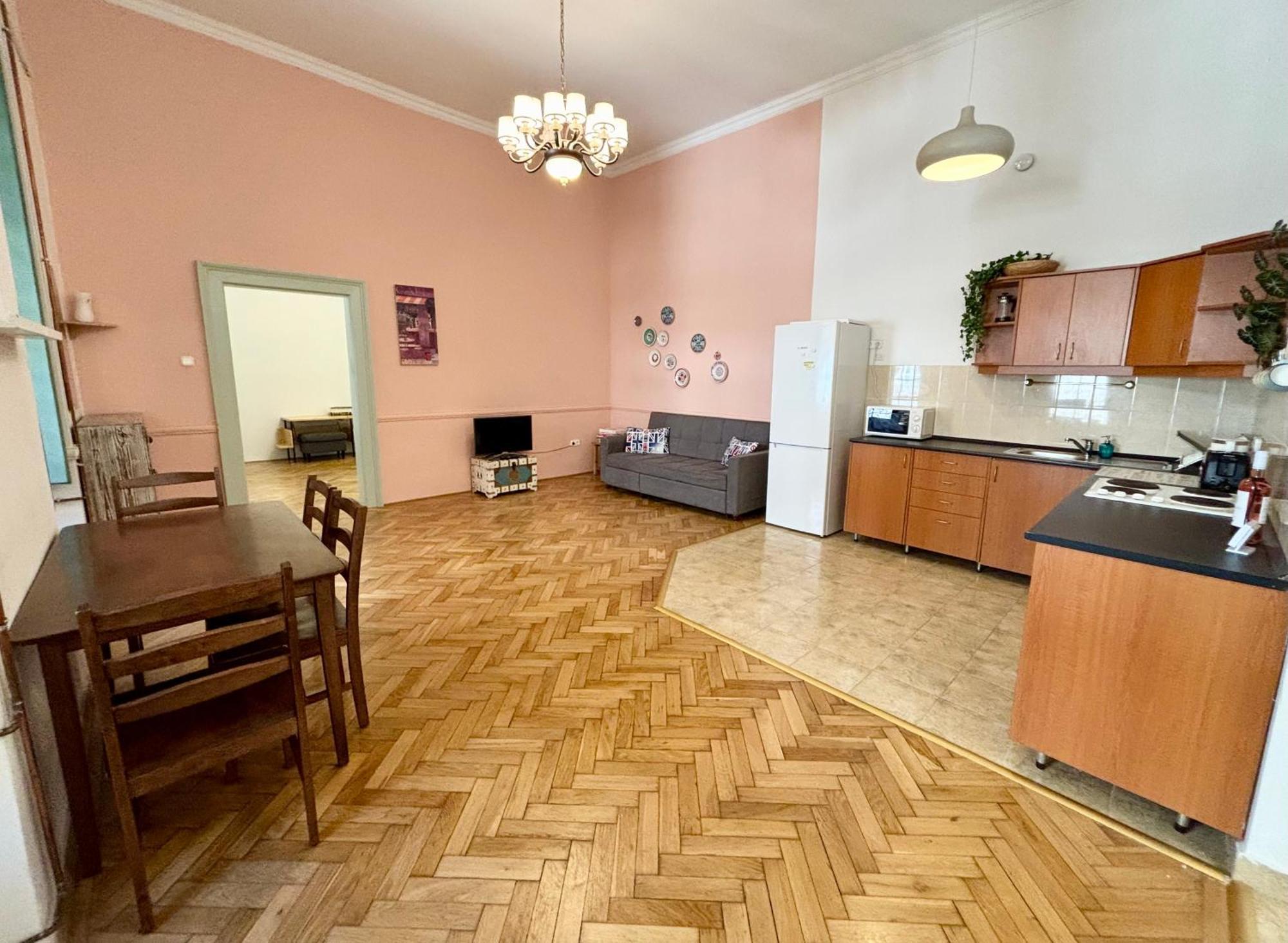 Orza * Budapešť