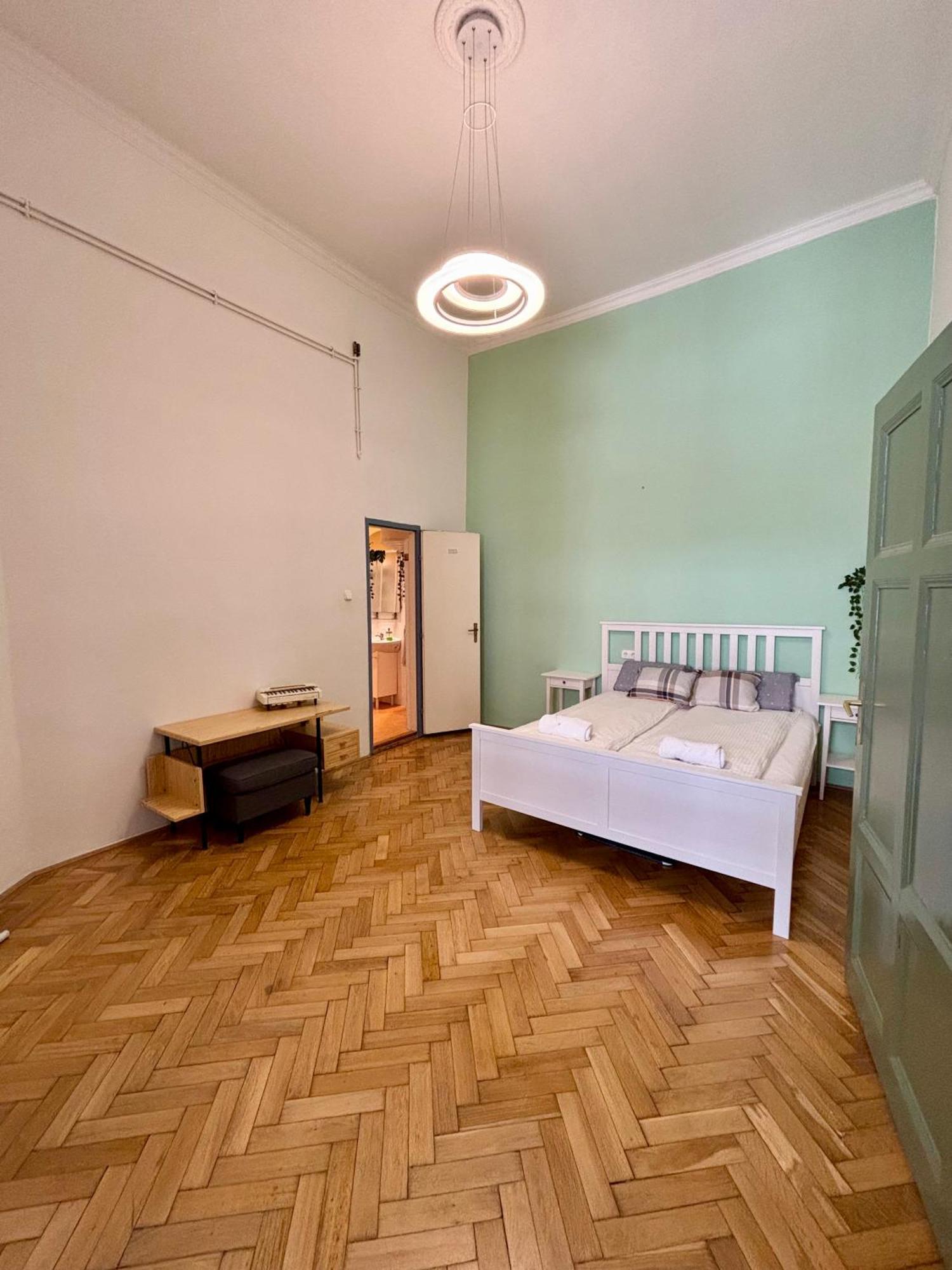 Orza Budapešť